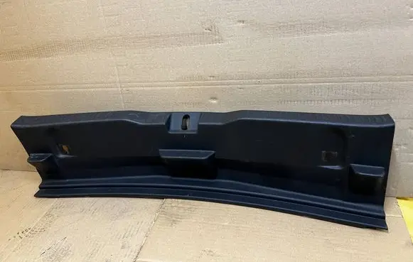 Trunk/boot sill cover protection