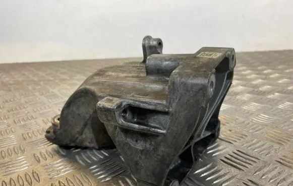 Mercedes-Benz E W212 Engine mounting bracket A6512230004