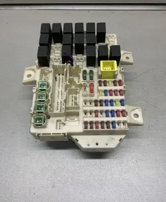 Mitsubishi Colt Fuse module 8637A020 Z811921200