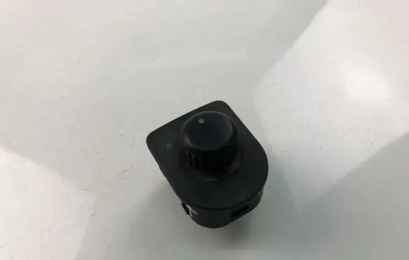 Volkswagen Fox Wing mirror switch 7E1959565A