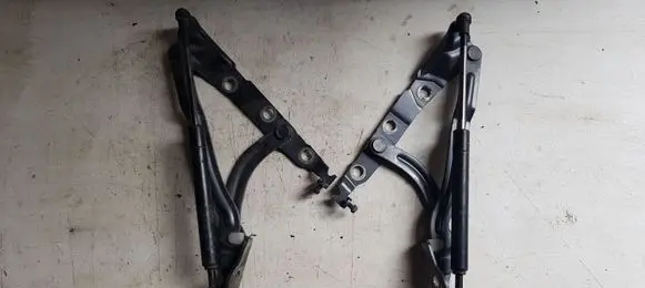 Volvo S40 Tailgate/trunk/boot hinge
