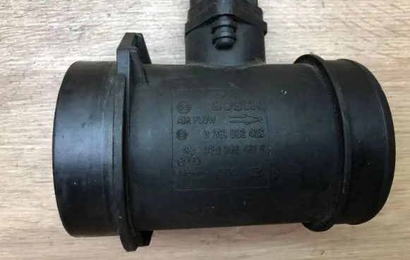 Audi A4 S4 B5 8D Mass air flow meter 0281002429 059906461E