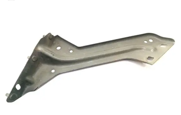Audi Q5 SQ5 Fender mounting bracket 8R082136