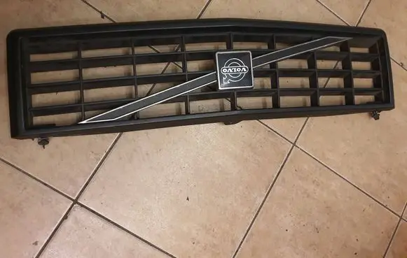 Volvo 340 - 360 Front bumper upper radiator grill 90W7