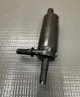 BMW 5 F10 F11 Windscreen/windshield washer pump 13264011 3323525 7217792