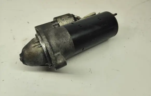 Volkswagen PASSAT B5.5 Starter motor 068911024G