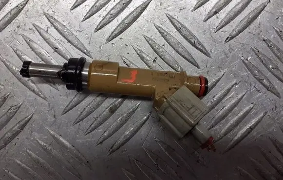 Toyota Auris 150 Fuel injectors set 23250-37010