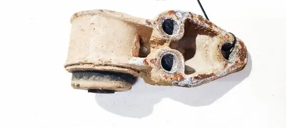 Volkswagen PASSAT B5 Rear axle beam mounts housing 