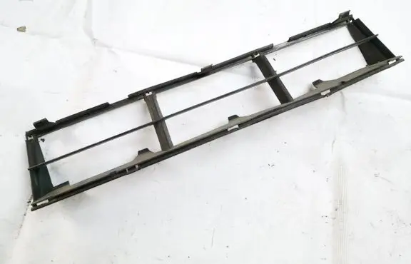 BMW 5 E39 Front bumper lower grill 51118235671