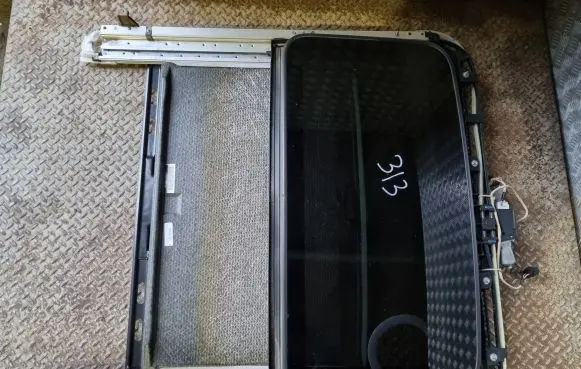 Cadillac Escalade Sunroof set 25798330 510LQ7061094054