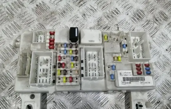 Ford Focus Fuse module 7M5T14A073BF 00048052 519241806