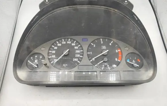 BMW 5 E39 Speedometer (instrument cluster) 11000873504 8375898