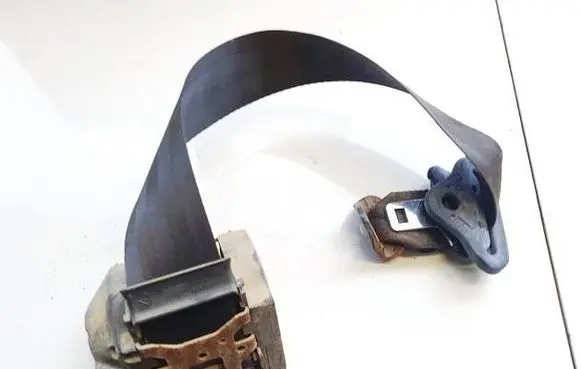 Rear seatbelt
