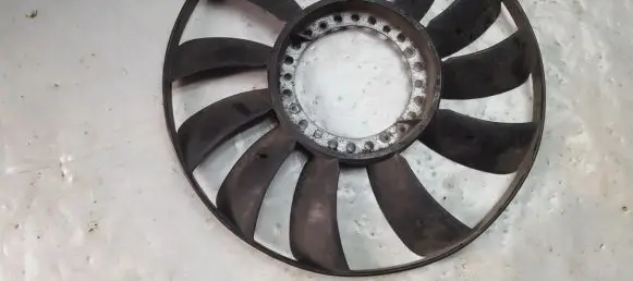 Volkswagen PASSAT B5 Fan impeller 058121301B