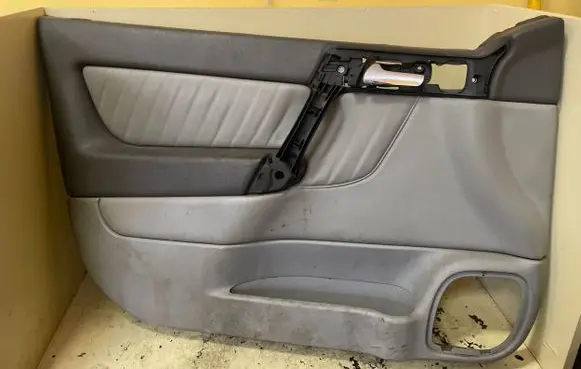 Opel Astra G Front door card panel trim 090561527