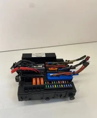 Opel Vectra C Fuse module 13205781 03099692 519169007