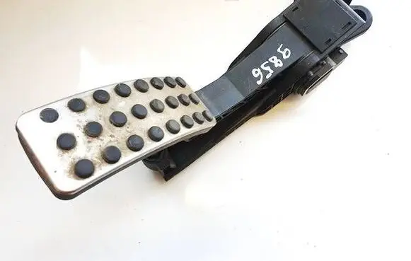 Mercedes-Benz ML W164 Accelerator throttle pedal a1643000104 070207