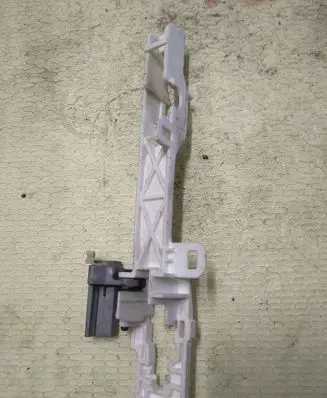 Rear door exterior handle/bracket