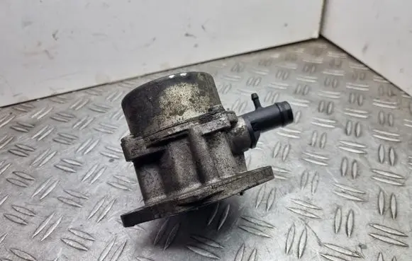 Renault Megane III Vacuum pump 8201005306B