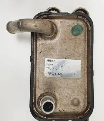 Volvo V70 Engine oil radiator 