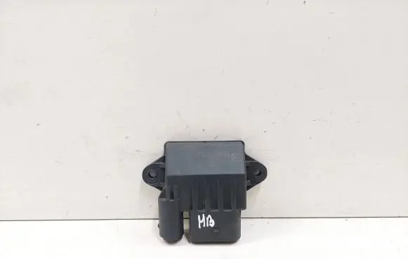Mercedes-Benz E W211 Glow plug pre-heat relay 0522140710 1418201879