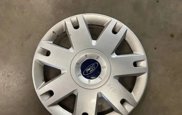 Ford Transit R15 wheel hub/cap/trim 2N111130CA