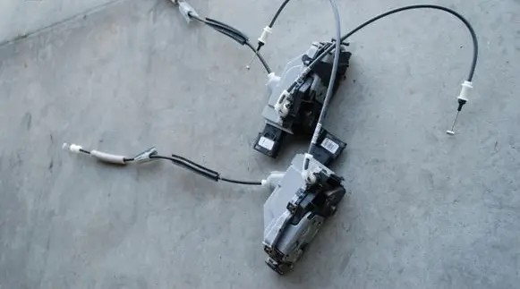 Loading door lock