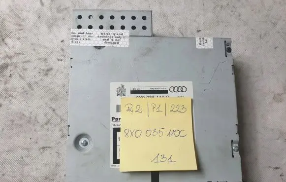 Audi A4 S4 B8 8K CD/DVD changer 8X0035110C