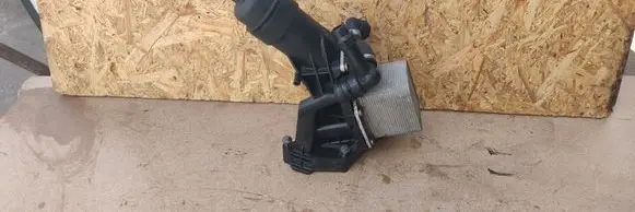 Oil filter mounting bracket