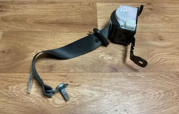 Opel Insignia A Rear seatbelt 13288436 M203 08042009
