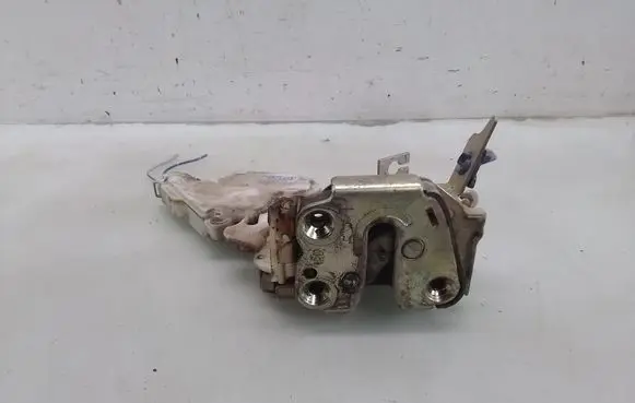 Nissan Terrano Tailgate/trunk/boot lock/catch/latch