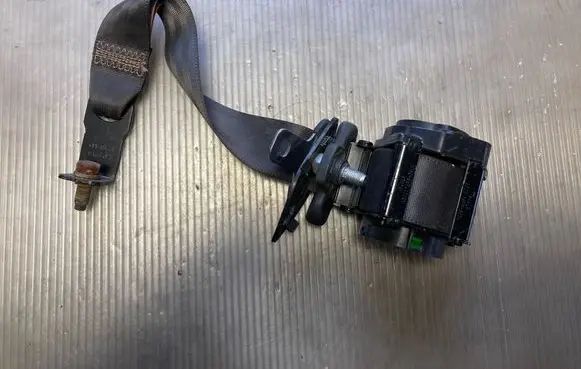 Chevrolet Captiva Rear seatbelt A1004R RHD02
