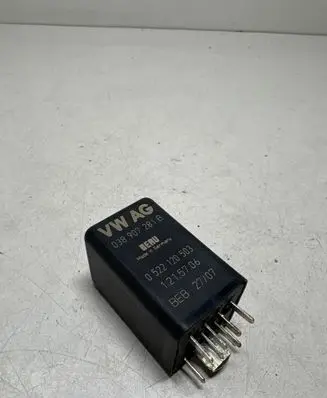 Volkswagen PASSAT B6 Glow plug pre-heat relay 038907281B 1215706 0522120503