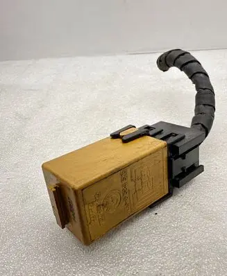BMW 5 E60 E61 Window control relay 61368384505 V23141B3001X15