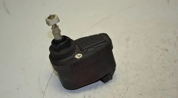 Audi 80 90 B3 Headlight level adjustment motor 0132008309