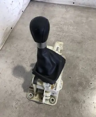 Volvo S60 Gear shifter/selector 31219639