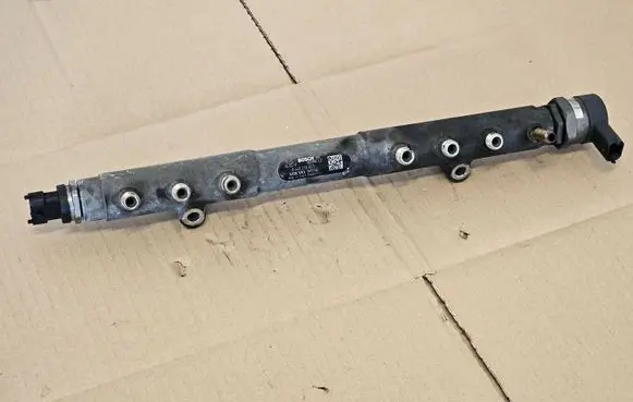 Volvo XC90 Fuel main line pipe 30757146 0445215023