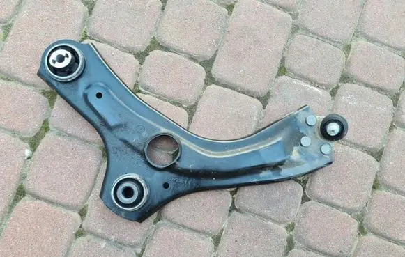 Renault Captur II Front lower control arm/wishbone 057733R
