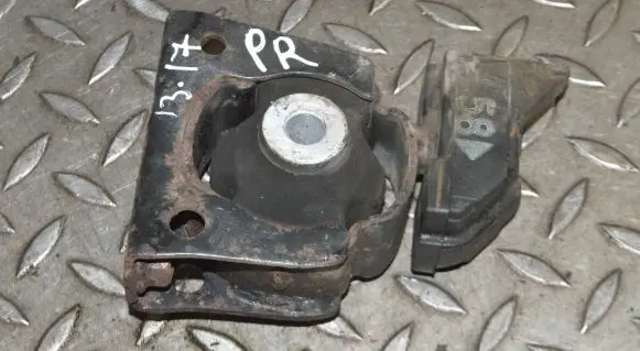 Toyota Prius (XW30) Engine mount bracket