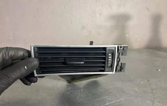 Audi A6 S6 C6 4F Dashboard side air vent grill/cover trim 4F1820902D