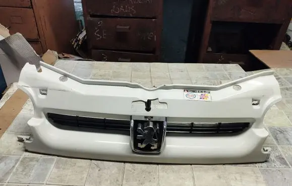 Peugeot Partner Front bumper upper radiator grill 9618254777