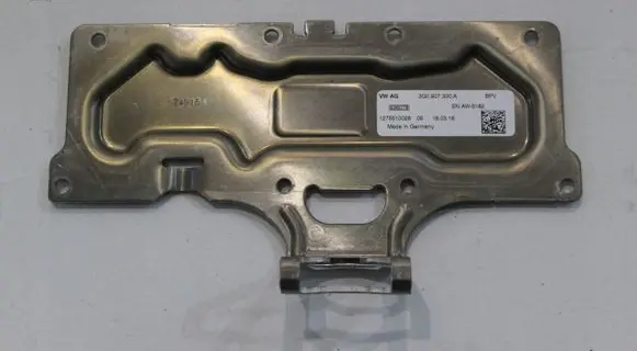 Volkswagen PASSAT B8 Fuse box cover 
