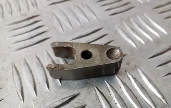 Mercedes-Benz R W251 Fuel Injector clamp holder