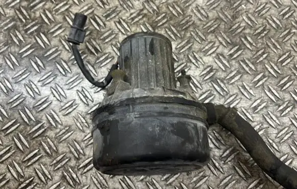 BMW 5 E60 E61 Secondary air pump 7514953