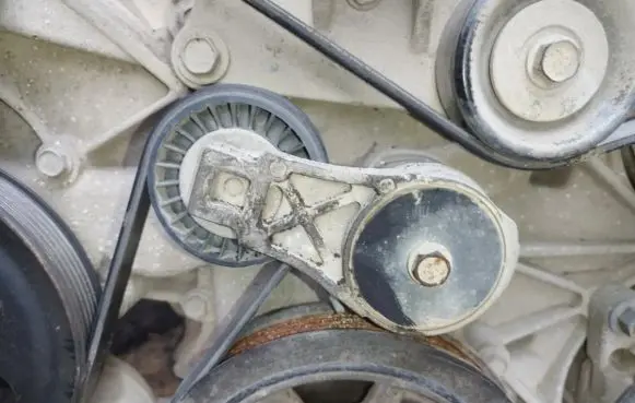 Chrysler Town u0026 Country IV Generator/alternator belt tensioner