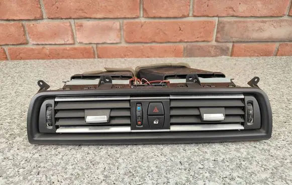 BMW 5 F10 F11 Dash center air vent grill 9209136