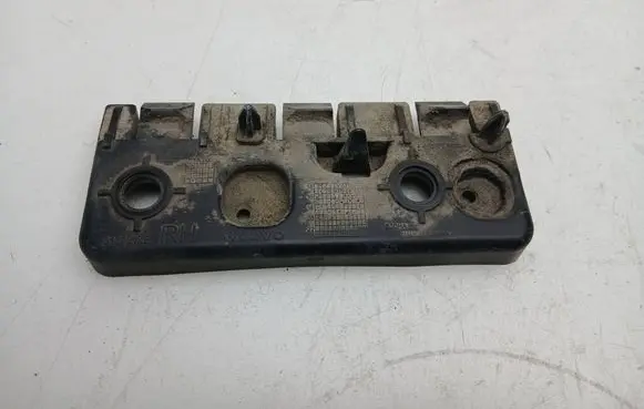 Volvo XC90 Fender mounting bracket 31378135