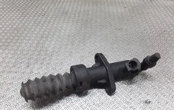 Peugeot 607 Clutch slave cylinder 