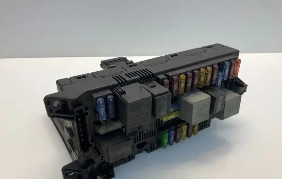 Mercedes-Benz E W211 Fuse module 2115453901 A2115453901