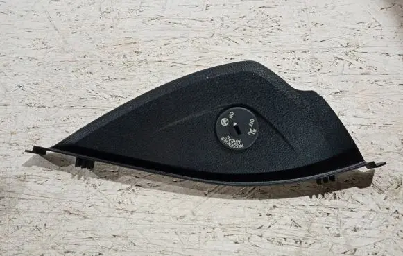 BMW 4 F32 F33 Dashboard side end trim 9218554